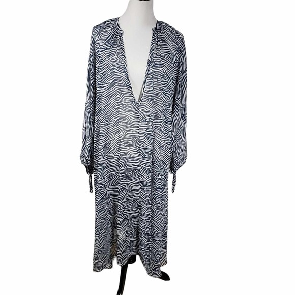 H&M Other - H&M Plus Size One Size Blue & White Animal Print Beachwear Coverup
